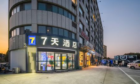 7 Days Inn (Zibo Dongsi Road Shengshi Xincheng) - Housity