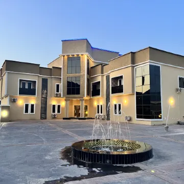 Clique Court Hotel & Suite