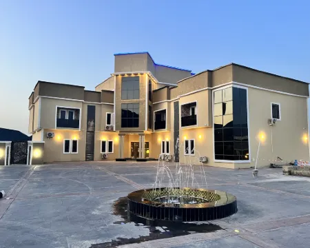Clique Court Hotel & Suite Hotels in Warri