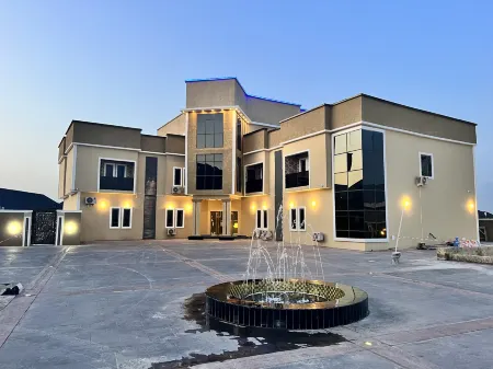 Clique Court Hotel & Suite