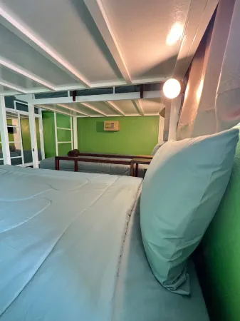 Sabai Sabai Poshtel & Motorbike Rental