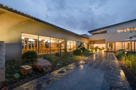 72 Jiacun Yuanshe Yuejiang Private Tang Resort Отели в г. Тайцан