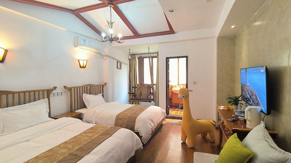 Lixian Ancient Castle Hotel (Taoping Qiang Village Scenic Area Branch)