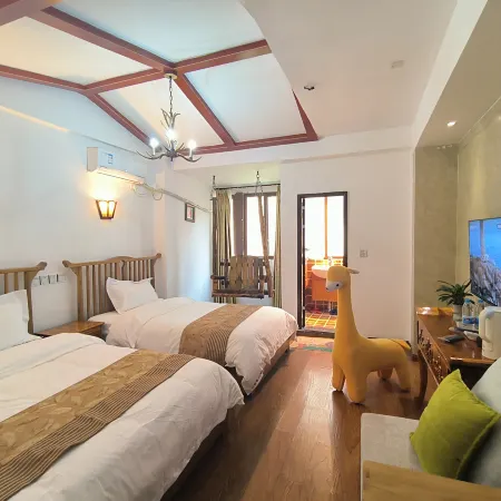 Lixian Ancient Castle Hotel (Taoping Qiang Village Scenic Area Branch)