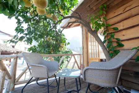 Xiongxiong Tribe Homestay Отели рядом с достопримечательностью «Геологический парк Эль-Нос»