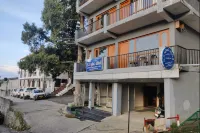 고룸고 로힐라 로지 우타라칸드 카인치 담 - 쉬리 니브 카로리 바바 아쉬람 주변 호텔