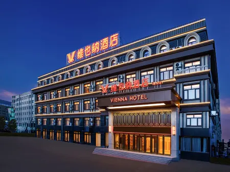 Vienna Hotel（5.0 Heihe Train station Hotel） Отели рядом с достопримечательностью «Lv'e Overseas Chinese Memorial Hall»