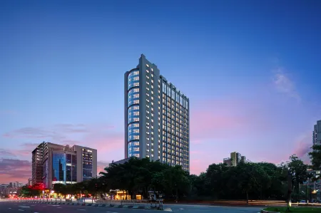 Quanzhou Shishi Dehui Plaza Atour Hotel Отели рядом с достопримечательностью «Quanzhou Textile Garment Vocational Institute»