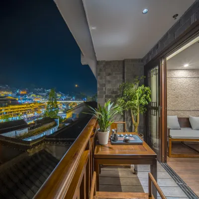 Phoenix Qingcheng Mountain Water · Courtyard Viewing Homestay Hotel dekat Fenghuang Bridge