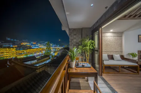 Phoenix Qingcheng Mountain Water · Courtyard Viewing Homestay Отели рядом с достопримечательностью «Xiong Xiling Former Residence»