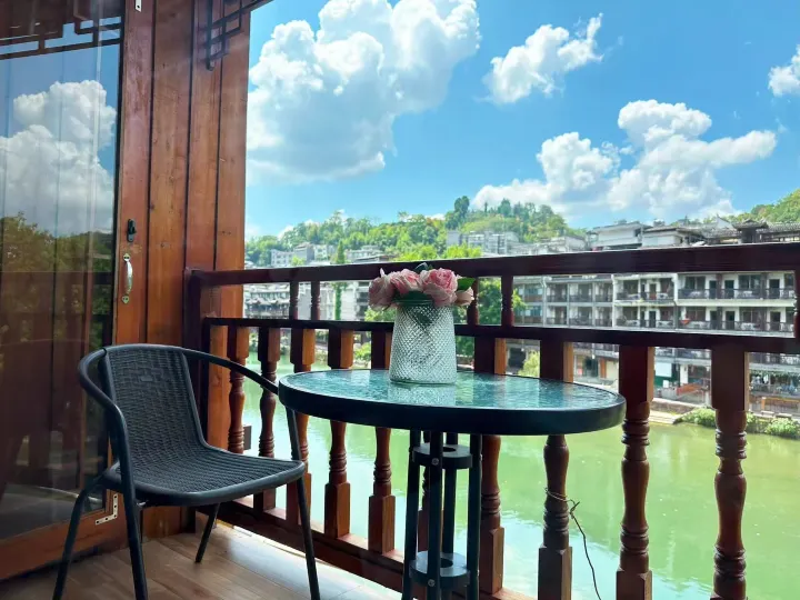 Yilanjiangshe Linjiang Inn