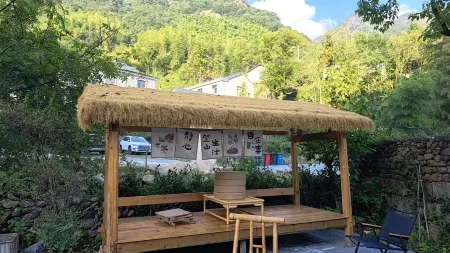 Jiuhuashan Woyunsong Homestay Отели рядом с достопримечательностью «Lotus Peak»