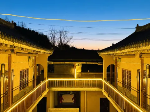 Shunxiang Chinese Courtyard Mountain View Homestay