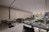 โรงแรมอาเห่า ซีซันส์ (ภูเขาหลัวฝู ป๋อหลัว ฮุยโซว)