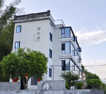 Quzhou Blue Water Hotel Отели рядом с достопримечательностью «Dragon Gate Conyon»