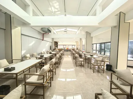 Moshang Qingya Hotel (Wuan Building Materials Market Cishan Street Branch) Отели рядом с достопримечательностью «Jingniang Lake»