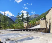 Yading BORE Secret Realm Hotel