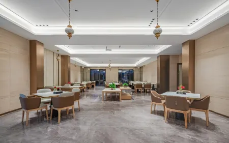 Baiyulan Hotel (Tashkurgan Golden Grass Beach Scenic Area Branch) Отели рядом с достопримечательностью «Pamirs Plateau»