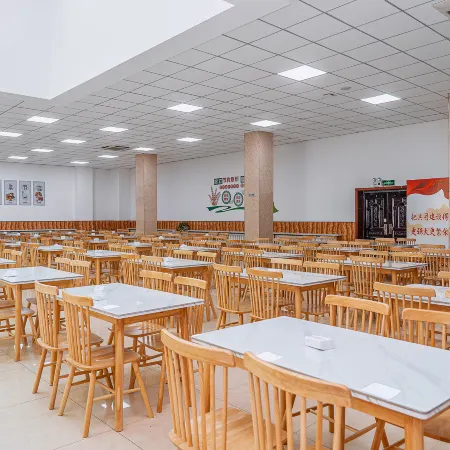 Lan'ou Hotel (Dadi Zhongyang Plaza Branch, Unity East Street, Kuitun City)