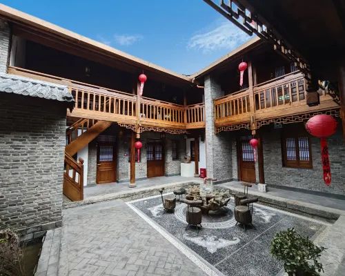 Ban Yin·Silkworm Mulberry Bureau Homestay (Jianchuan Ancient Town Branch) โรงแรมในเจียนฉวน