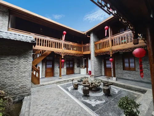 Ban Yin·Silkworm Mulberry Bureau Homestay (Jianchuan Ancient Town Branch) - ที่มีที่จอดรถ