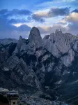 Cloud Mountain Lodge · Scenic Sunrise View Homestay (Zha Ga Na Dari Viewing Platform) - مطابخ