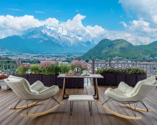 Lanshanxu Snow Mountain Scenic Homestay فنادق في ليجيانغ
