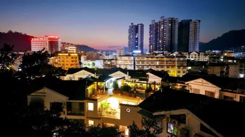 Yuerong Shanyuan Homestay - 2 ดาว
