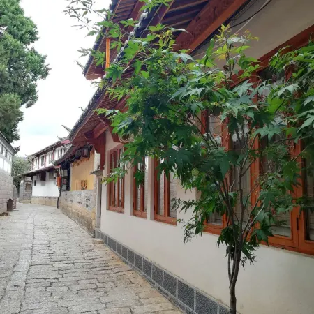 Zen Holiday Inn (Lijiang Ancient City Sifang Street) Отели рядом с достопримечательностью «Павильон Вангу»