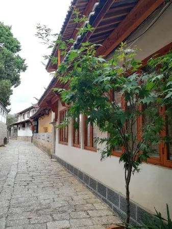 Zen Holiday Inn (Lijiang Ancient City Sifang Street)