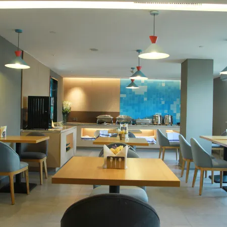 Homeinn · neo (Urumqi Beiyuan Spring Aletai Road Science and Technology Museum)