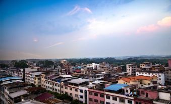 Dongsheng Business Hotel (Guilin Liangjiang International Airport Branch)