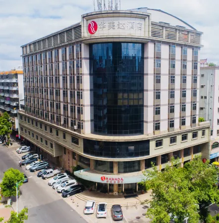 Ramada by Wyndham Meizhou Отели рядом с достопримечательностью «Dongshan Academy»