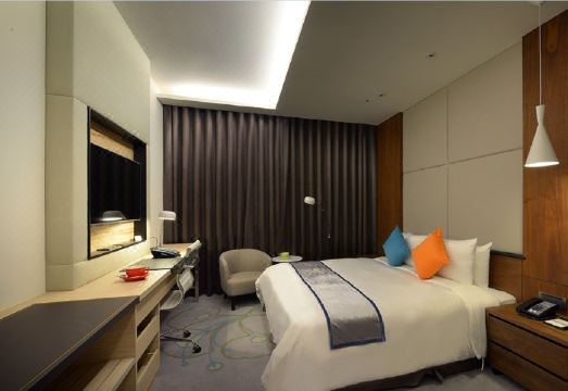 3. 골든 튤립 골든..