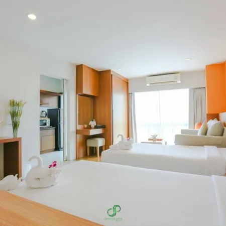 Crystal Jade Hotel