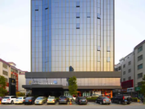 Paco Hotel (Huazhou Shifu Square) Hotels in Huazhou