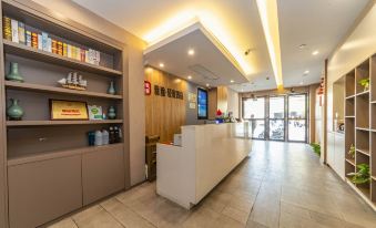 Shanghai Yaya Light Luxury Hotel (Hongkou Football Stadium)