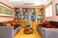 Tomtom Suites - 4-Star
