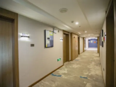 Jifen Qingchen Hotel (Lishui Wandi Plaza People's Hospital) Hotels in Lishui