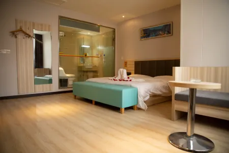 Jiali Hotel (Wenxing Avenue, Ezhou) Отели рядом с достопримечательностью «Ezhou Polytechnic (Southeast to Fenghuang Subdistrict Office Lianhuashan Community Health Service Station)»