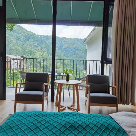 HOTEL IN THE CLOUDS