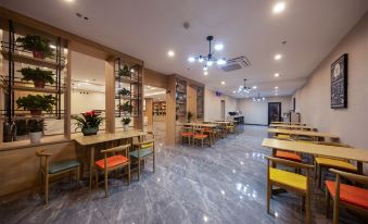 Green Tree Inn Smart Selection Hotel (Taixing Huangqiao Town Qinhu Square Branch)