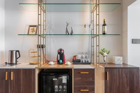 Gao Yin · Yundi Skyline Luxury Residences (Kunming Tongde Plaza Baiyun Road Metro Station Branch) Отели рядом с достопримечательностью «Southwest Forestry University Bailong Campus»