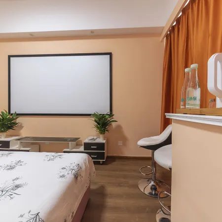 First sight intelligent film and television apartment (Linyi University Town Golf manor store)
