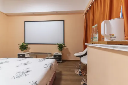 First sight intelligent film and television apartment (Linyi University Town Golf manor store) Отели рядом с достопримечательностью «Linyi University Foreign Language School»