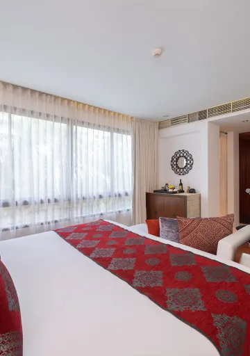 ห้องสวีทริมทะเลพร้อมระเบียงและจากุซซี่