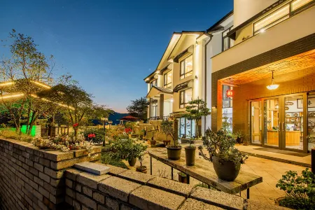 Anji Lvting · Hot Spring Resort Luxury Bamboo View Villa (Yucun Liangshan Scenic Area Branch) Отели рядом с достопримечательностью «Anji Yaojia Courtyard»