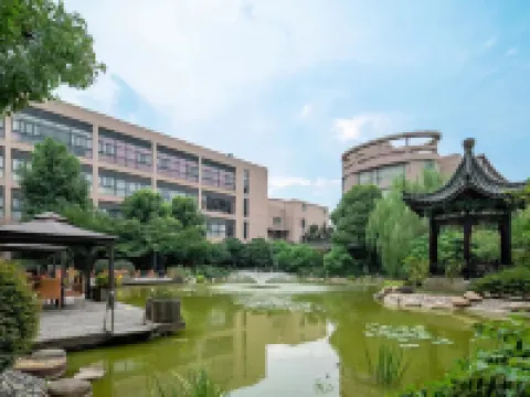 Luxury Blue Horizon Hotel (Wuxi Huishan Wanda Plaza) Hotels in Wuxi