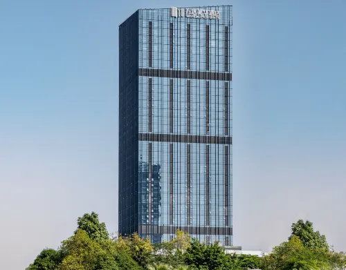 Meihua Hotel (Nanning East Railway Station South Square)