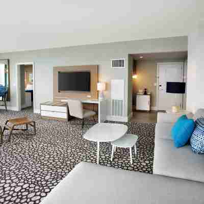 The Diplomat Beach Resort Hollywood, Curio Collection by Hilton Rooms